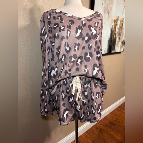 Leopard Print Lounge Set - Picture 5 of 5